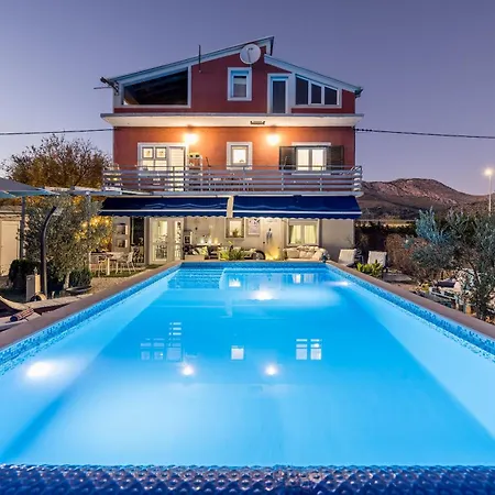 House With A Swimming Pool Opuzen, Neretva Delta - Usce Neretve - 8818 Vakantiehuis *