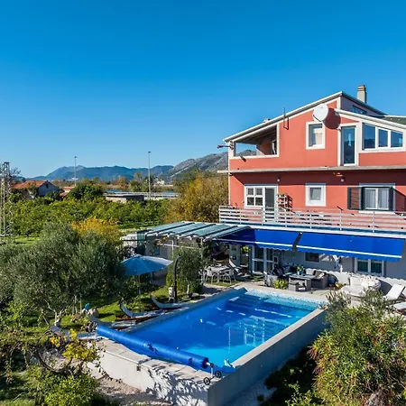 Vakantiehuis House With A Swimming Pool Opuzen, Neretva Delta - Usce Neretve - 8818 Opuzen (Dubrovnik-Neretva)